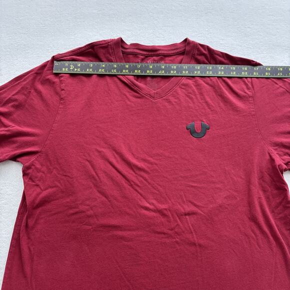 True Religion World Tour Men XL T-Shirt Red V-Neck Horseshoe Logo 100% Cotton - Picture 4 of 8